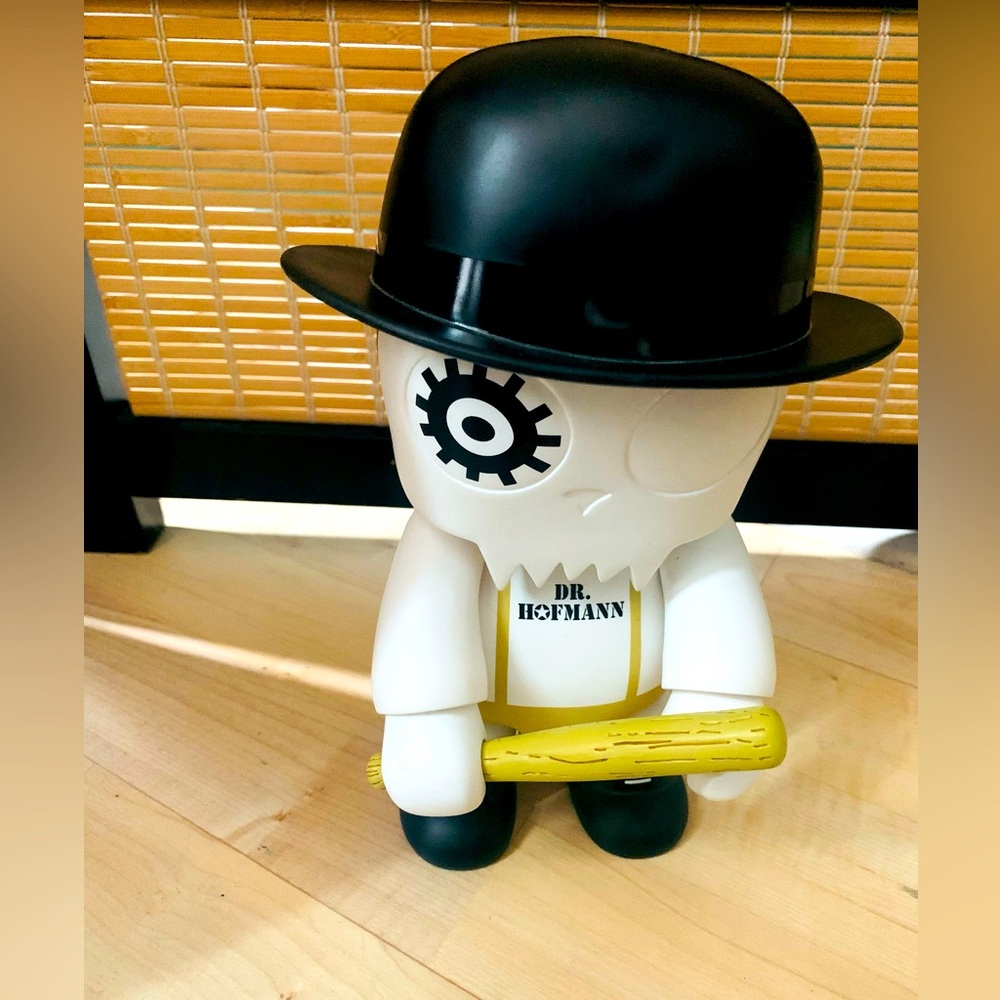 RARE!! Clockwork Orange inspired 8” Qee by Dr. Hofmann. Toy2r circa 2007!